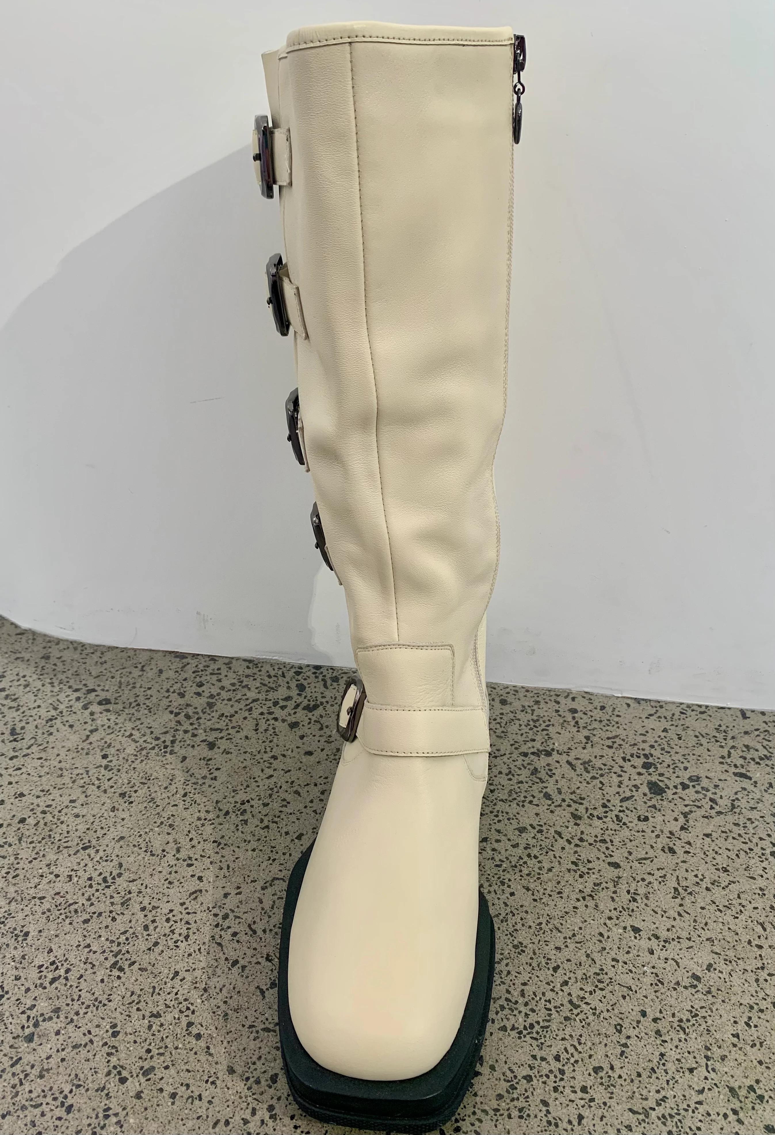 37 SAMPLE - DUCATI/IVORY - Image 3