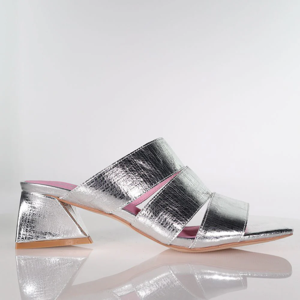 37 SAMPLE - FINESSE/SILVER EMBOSS