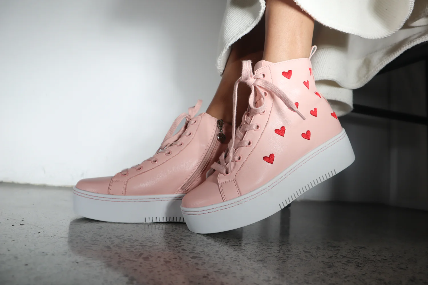 Queen of Hearts - Last Pairs - Image 7